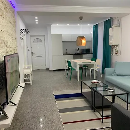 Pp Deluxe Lägenhet Năvodari